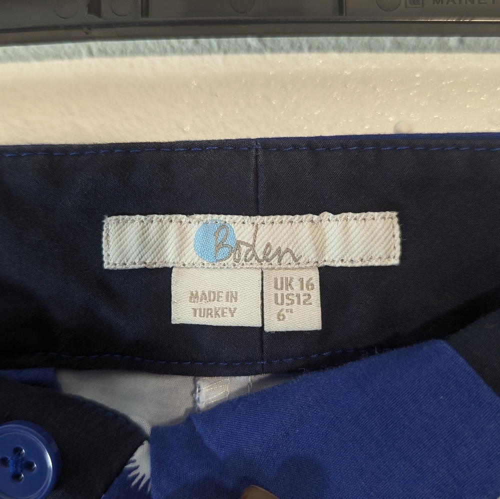 Women's Boden Navy Blue Shorts With Daisy Print - Picture 7 of 7